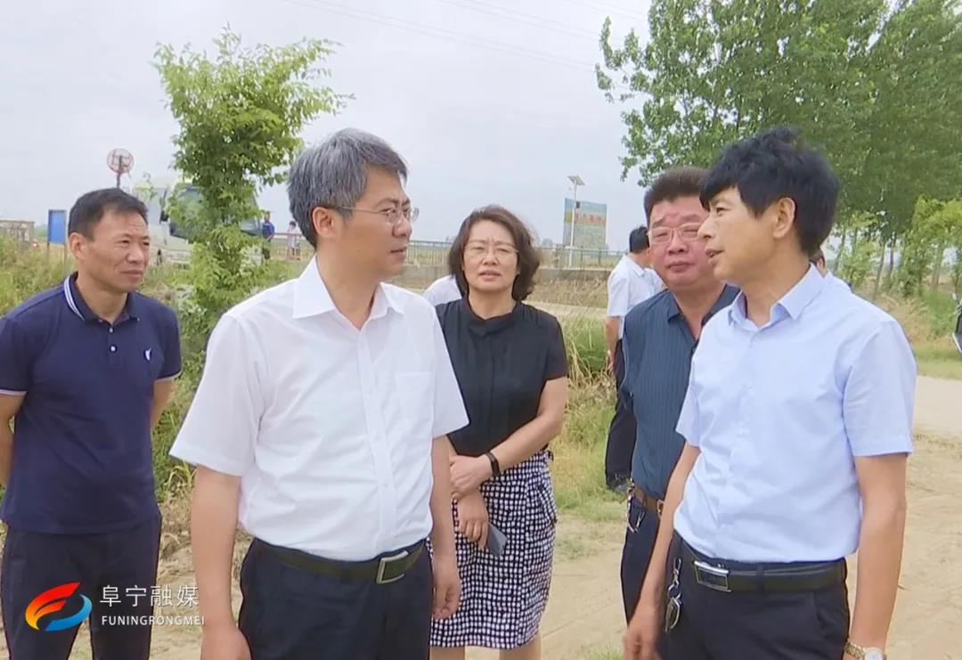 首页 新闻中心  阜宁要闻   6月9日,县委书记徐华明深入一线调研夏粮