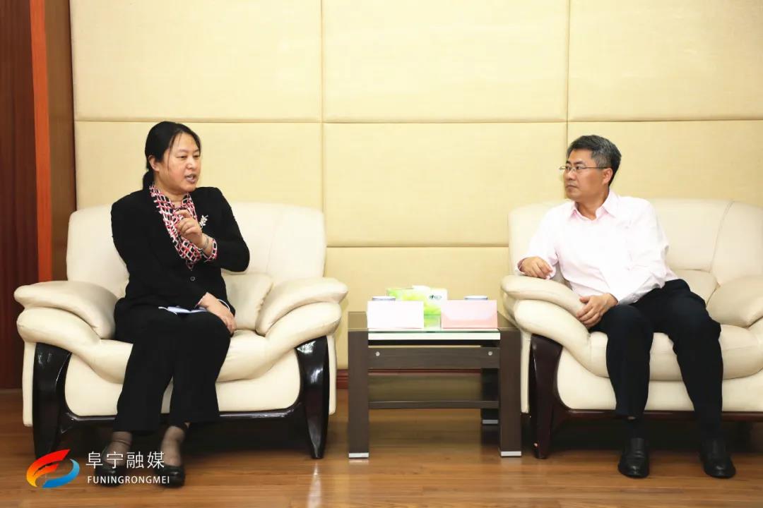 县委书记徐华明会见阿特斯阳光电力集团有限公司高级副总裁兼首席