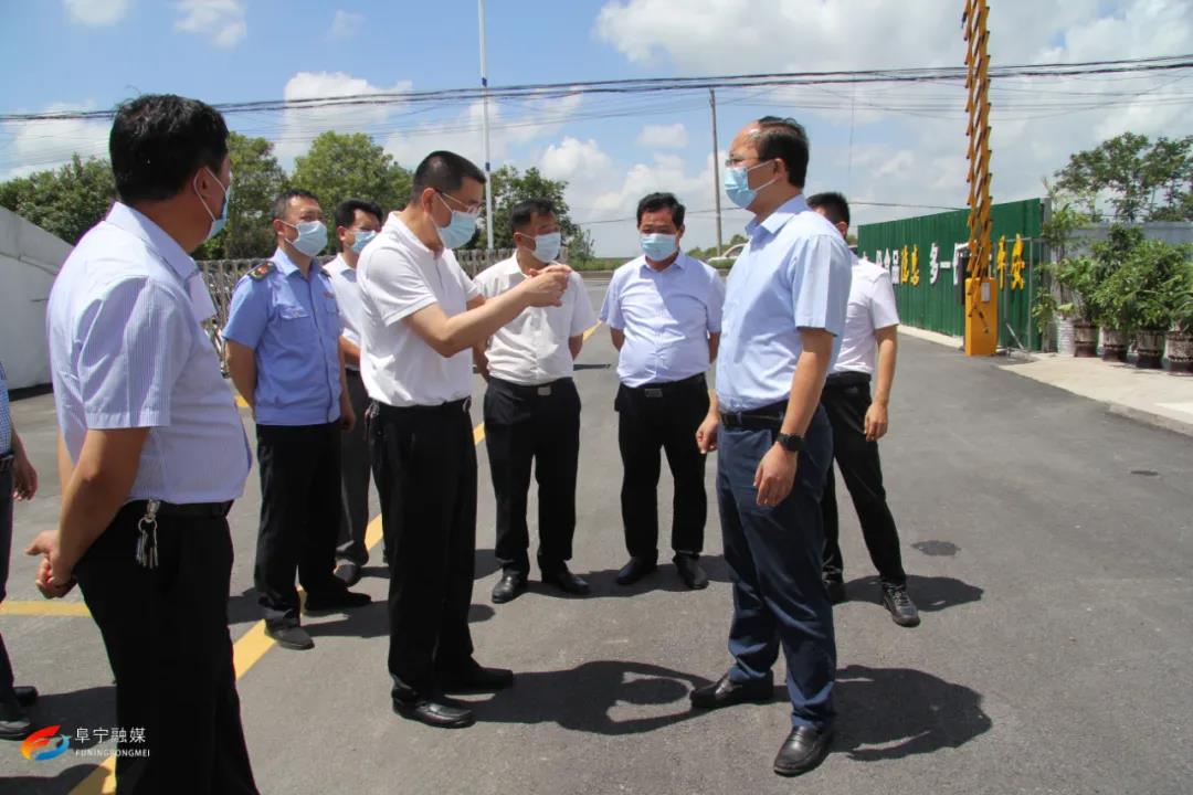 阜宁县人民政府 阜宁要闻 许根林检查疫情防控和城市防洪工作