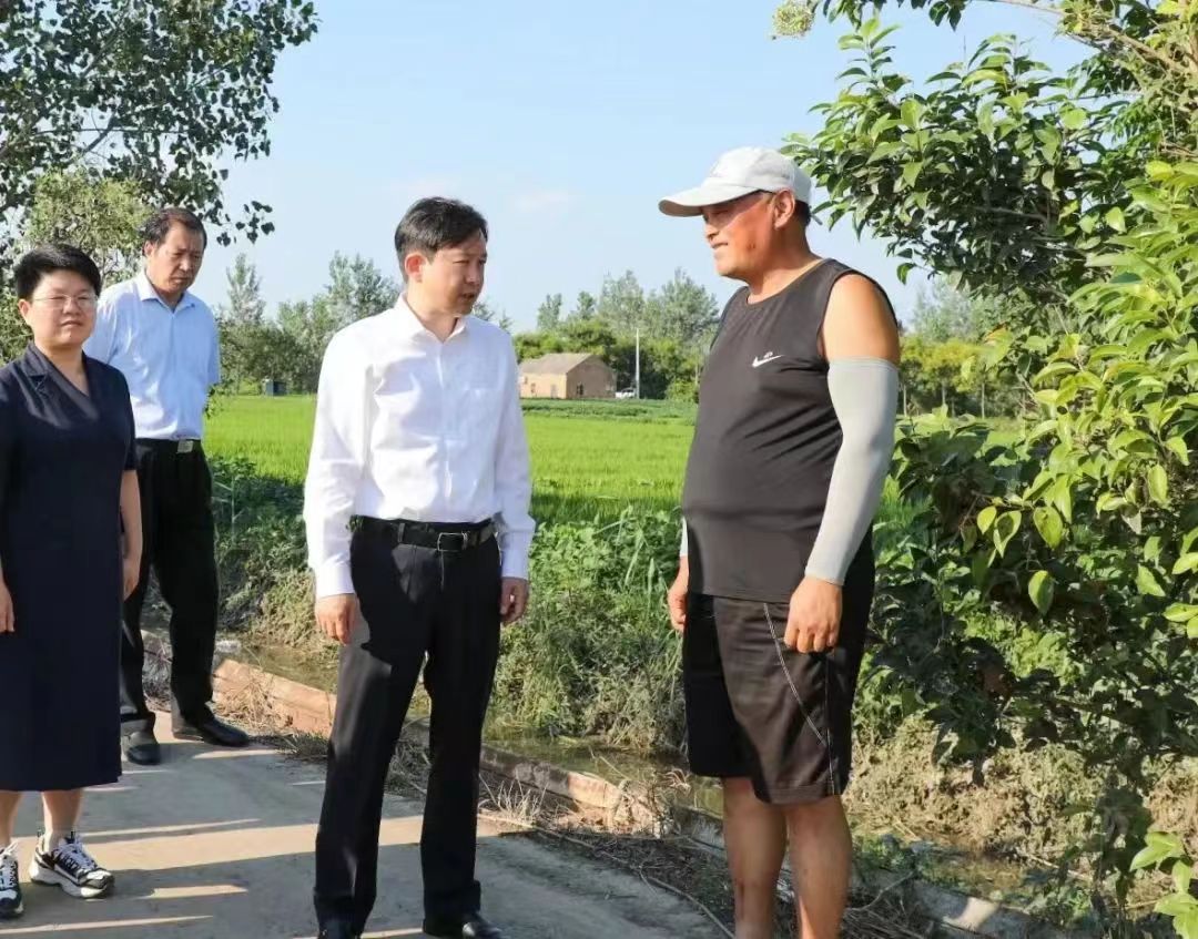 张利华以四不两直方式检查农村人居环境高标准农田建设和燃气安全工作